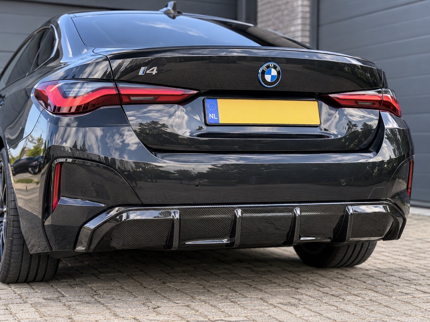 Carbon diffuser voor BMW i4 (G26) - Nieuw in doos, Auto-onderdelen, Ophalen, Nieuw, Achter, Bumper