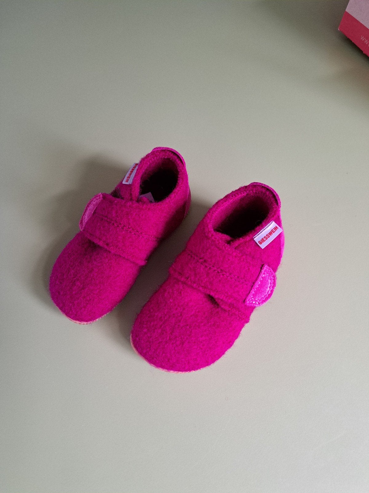 Giesswein roze slofjes maat 22, Slofjes, Meisje, Nieuw, Ophalen of Verzenden