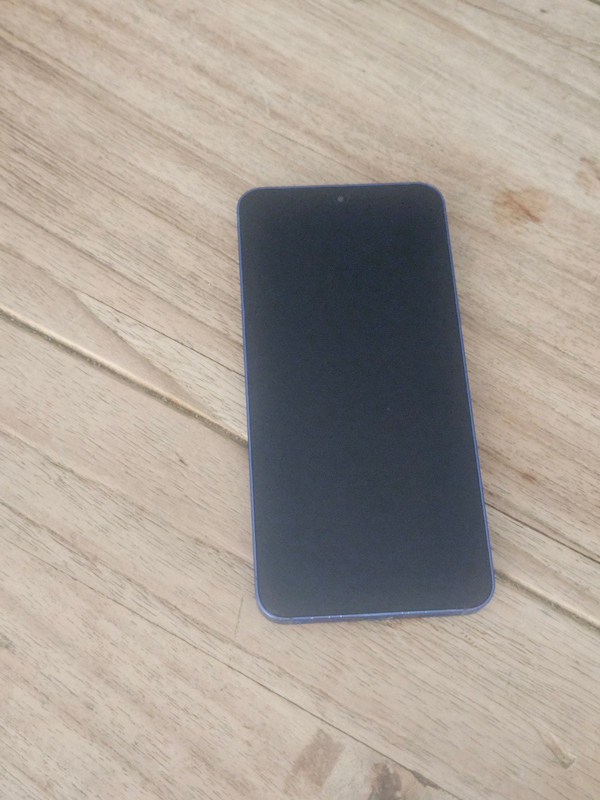 Samsung Galaxy S25 256GB (achterkant lichte schade), Ophalen, Zo goed als nieuw