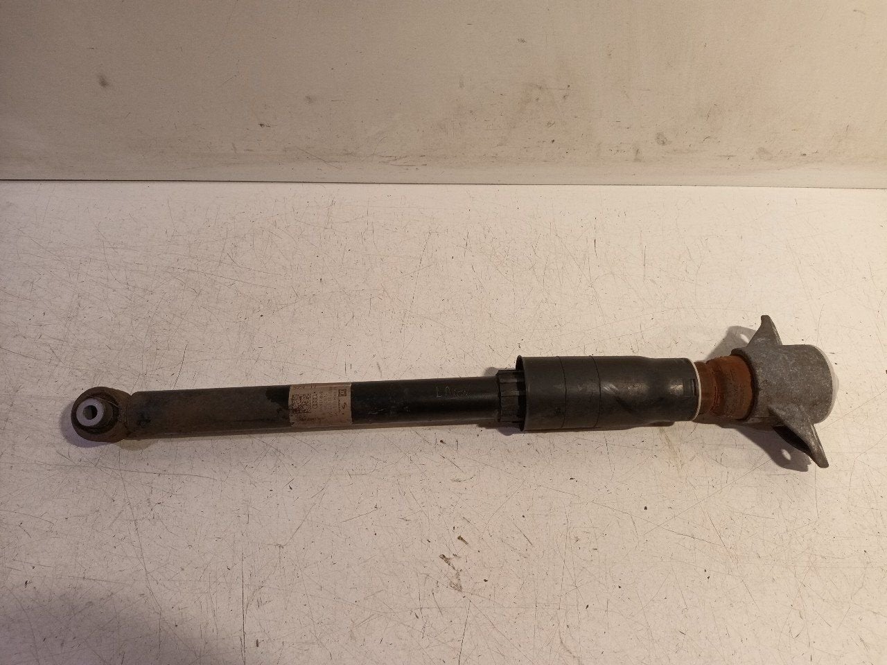Schokbreker links achter Audi A4, Onderdelen@venauto.nl, Van der Ven Autorecycling B.V., Gebruikt, Ettenseweg 76, 4706 PB Roosendaal, The Netherlands