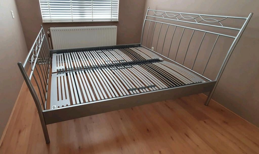 Tweepersoons bed - ijzer, Huis en Inrichting, Slaapkamer | Bedden, Ophalen, Gebruikt, Tweepersoons, 180 cm
