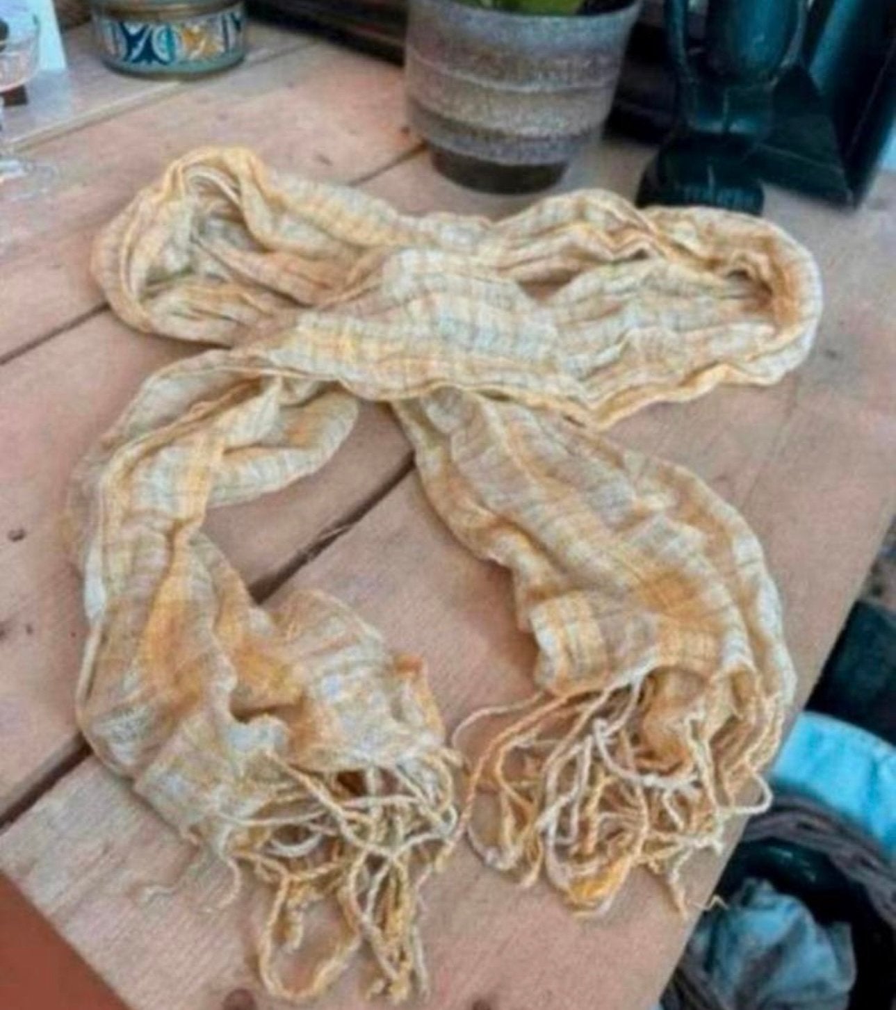 Gele sjaal met geruit patroon en franjes – nieuw, Kleding | Dames, Mutsen, Sjaals en Handschoenen, Ophalen of Verzenden, Zo goed als nieuw