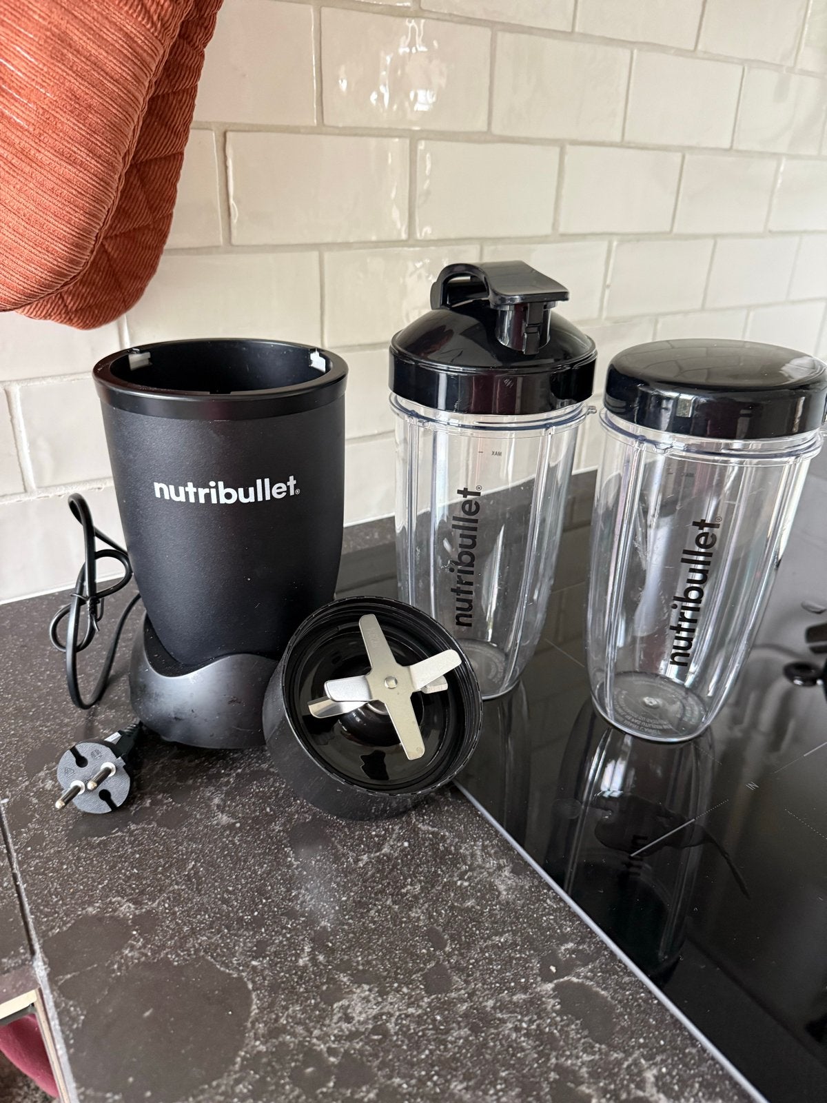 Nutribullet Blender met 2 bekers en mes, Minder dan 1 liter, Ophalen of Verzenden, Gebruikt, 1 snelheid