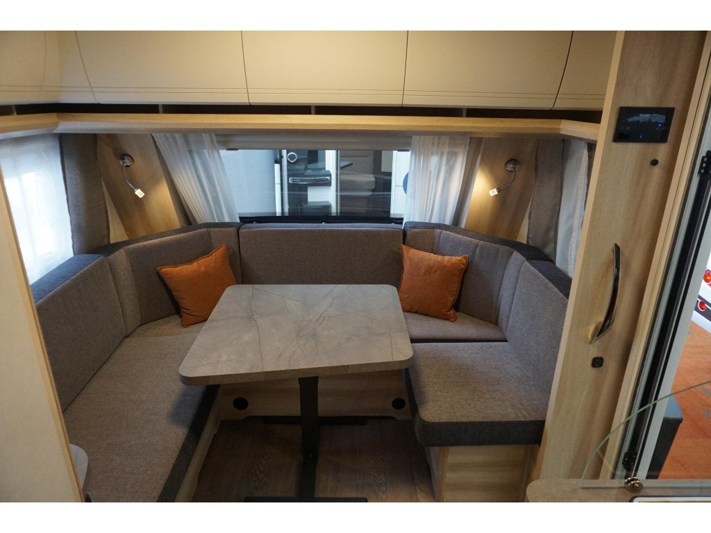 Hobby De Luxe 460 LU vloerverwarming, Caravans en Kamperen, Rondzit, Hobby, Ringverwarming, Bedrijf