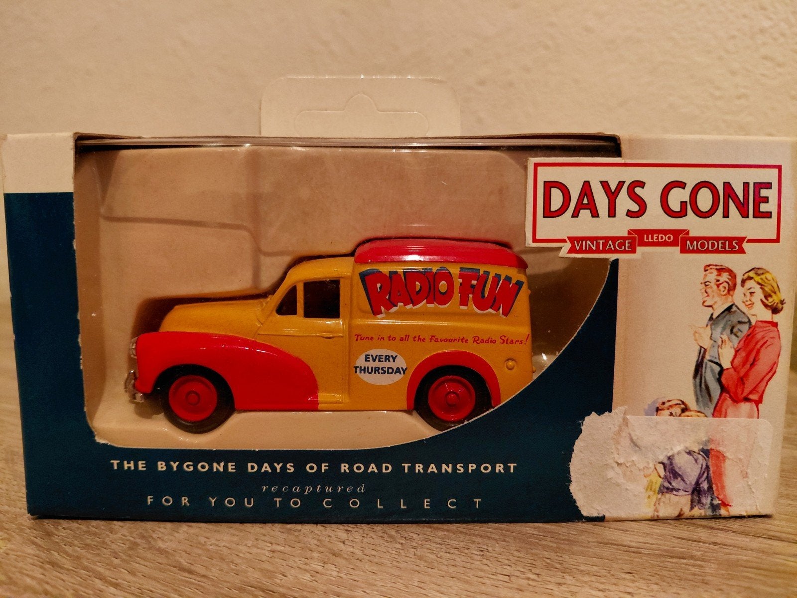 'Radio Fun' Morris Minor Van, Overige merken, 1:50 of kleiner, Auto, Verzenden