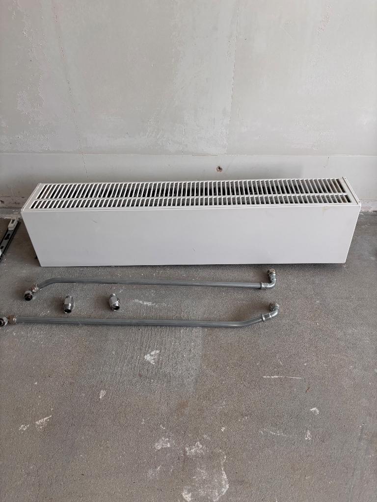 Radson plintradiator type 33-200-900 967w, gebruikt., Ophalen, Gebruikt, Minder dan 30 cm, Radiator