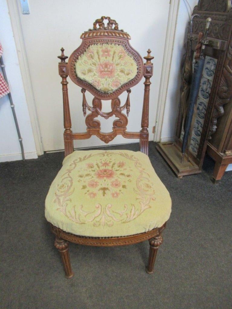 Oer 11742 ANTIEKE 19e eeuwse notenhouten mooie breistoel, Antiek en Kunst, Antiek | Meubels | Stoelen en Banken, Ophalen