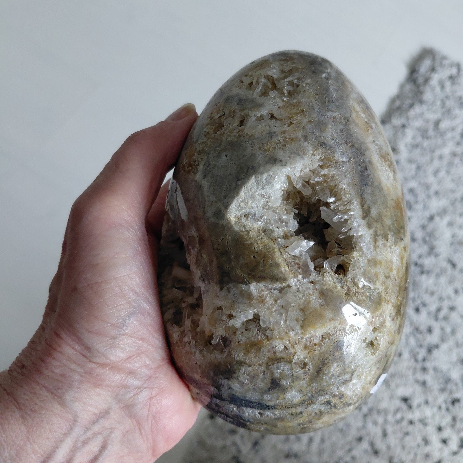 Prachtige Geode Ei met Kwarts Kristallen, Ophalen of Verzenden, Mineraal