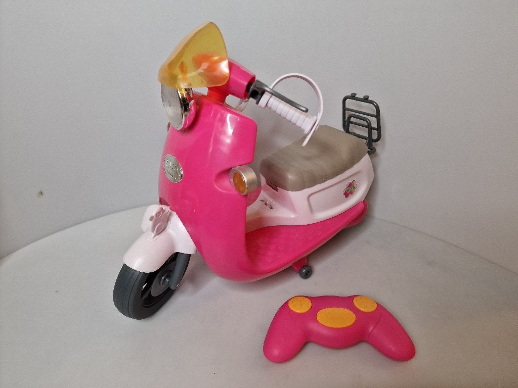 Babyborn Zapf Creation Scooter Emilio Burguet roze + remote, Ophalen of Verzenden, Zo goed als nieuw, Overige typen