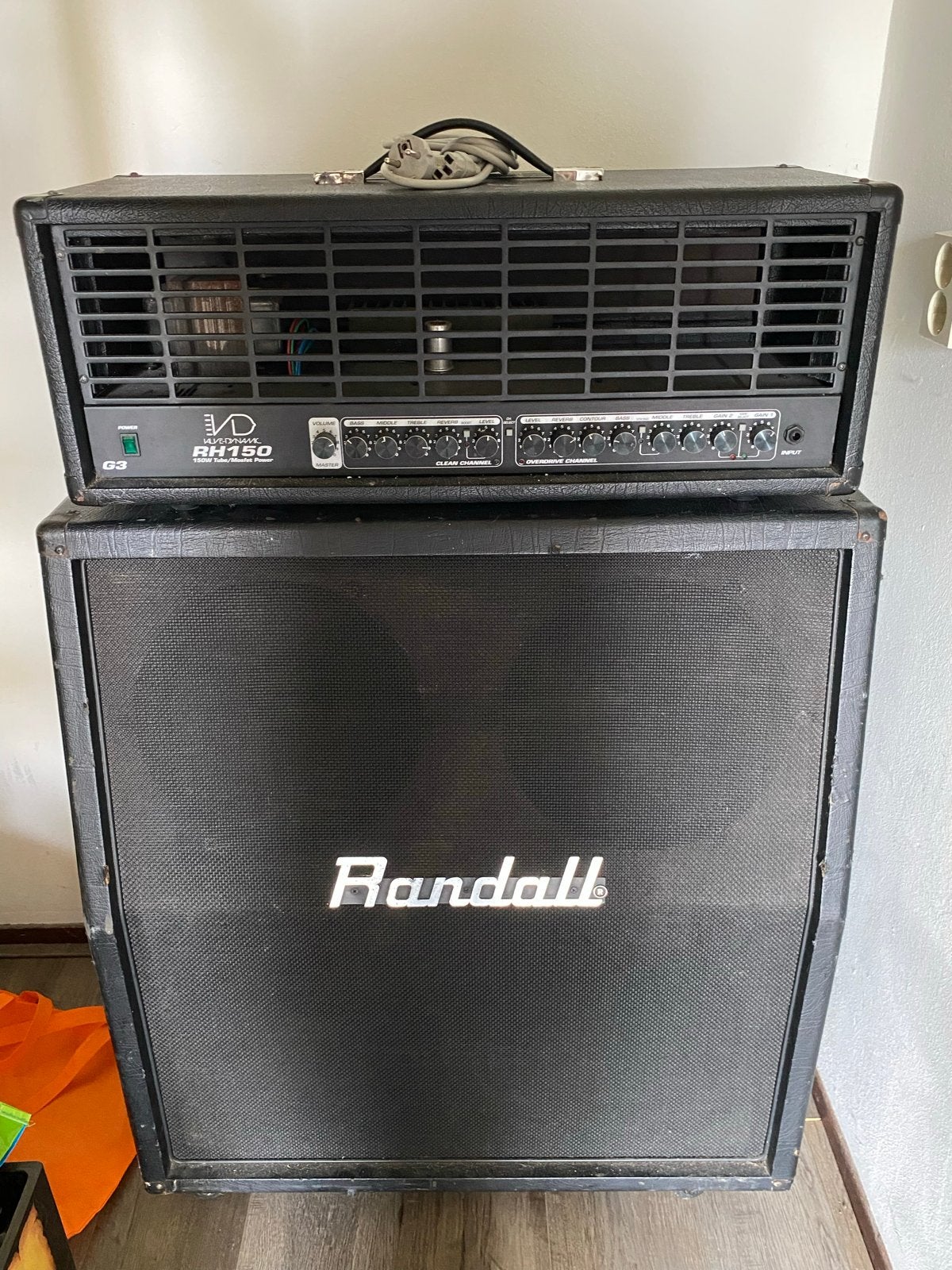 Foto 2 van Randall RH150 G3 gitaarversterker met Randall cabinet