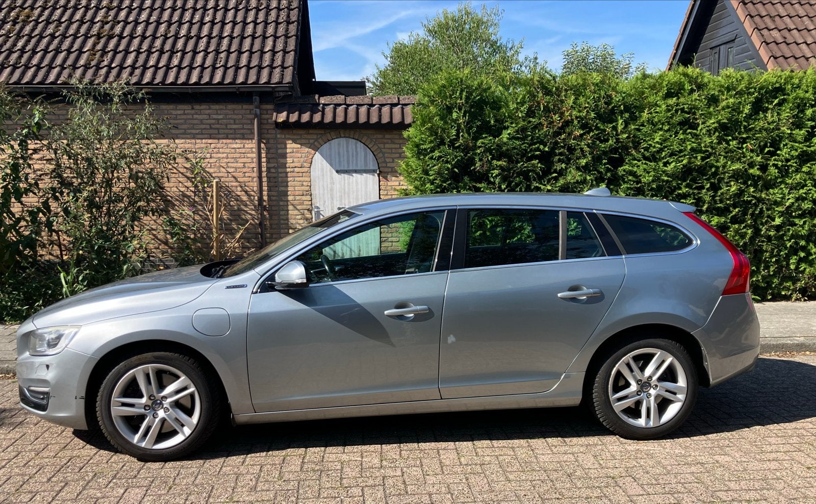 Volvo V60 D6 215pk Plug-in Hybrid 2013 Grijs, Auto's, Automaat, 1849 kg, 1800 kg, Particulier