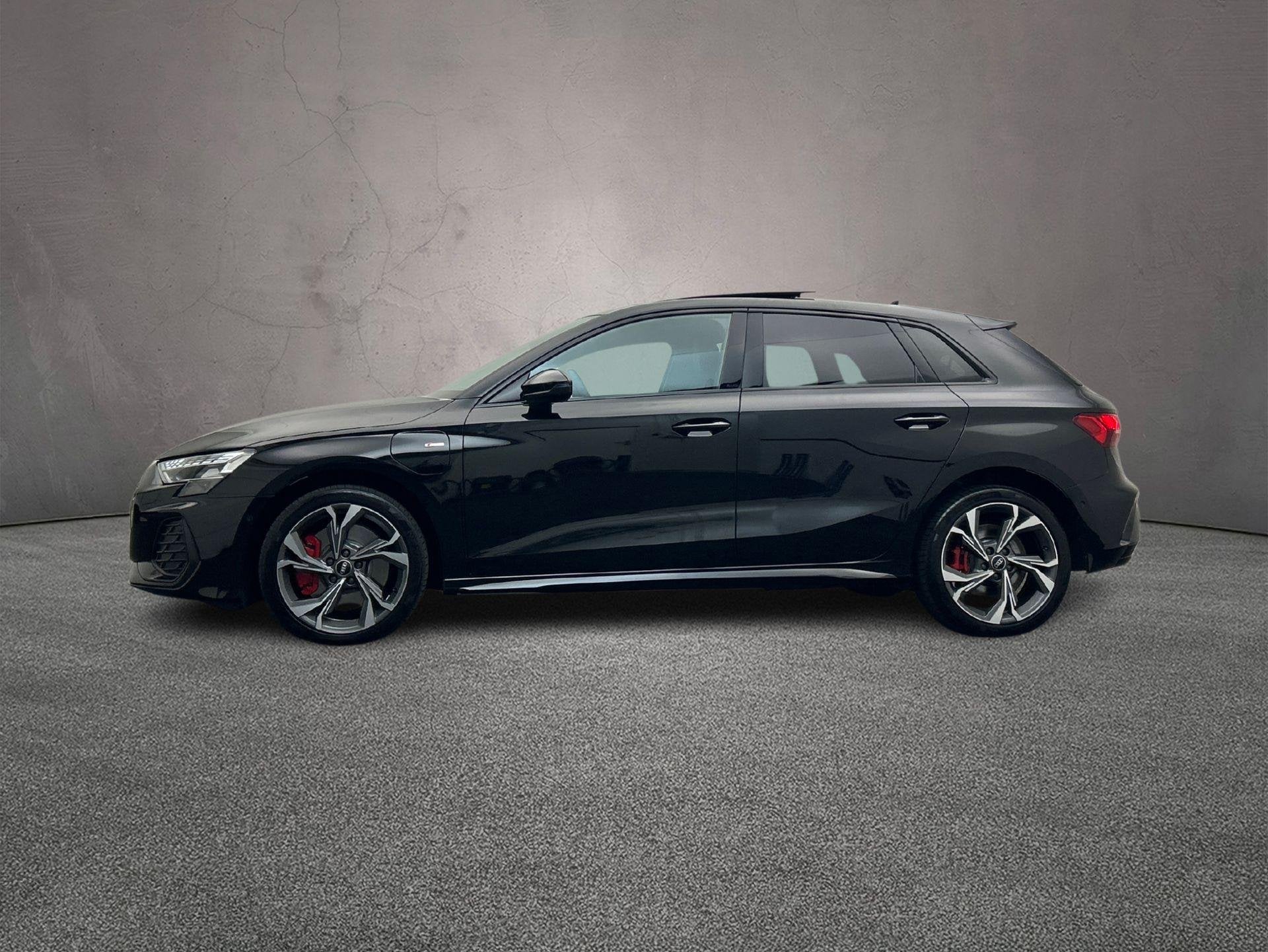 Audi A3 Sportback 45 TFSI e 272PK S edition Competition | Tr, 4 cilinders, 150 min, Plug-in hybride, Hybride Elektrisch/Benzine