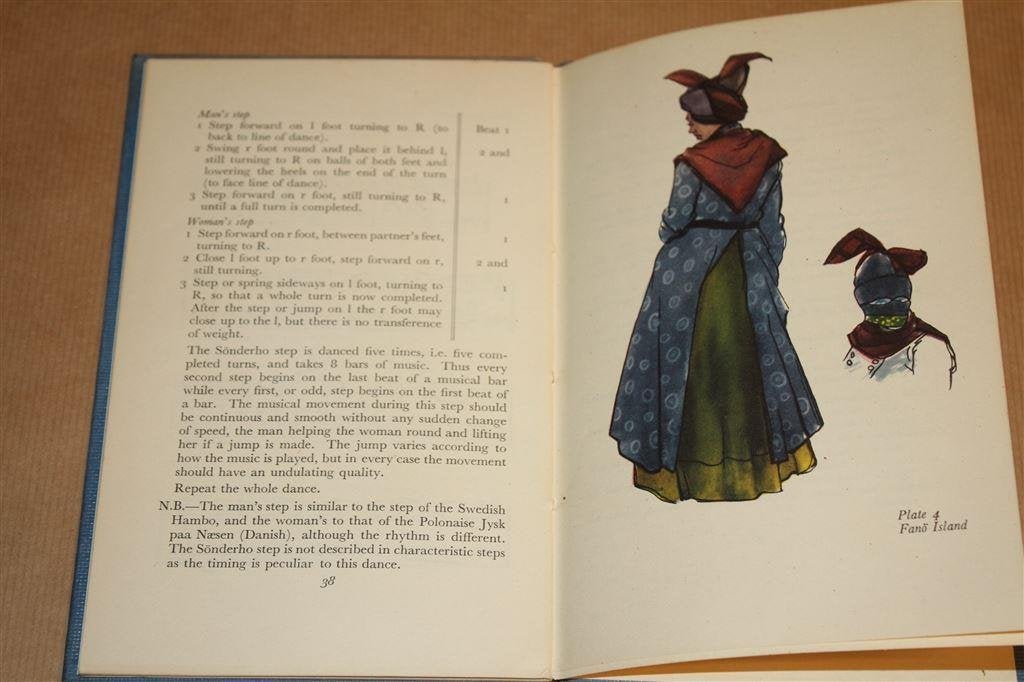 Dances of Denmark [1950]. Handboek Europese volksdansen., Boeken, Ophalen of Verzenden, Gelezen, Toneel