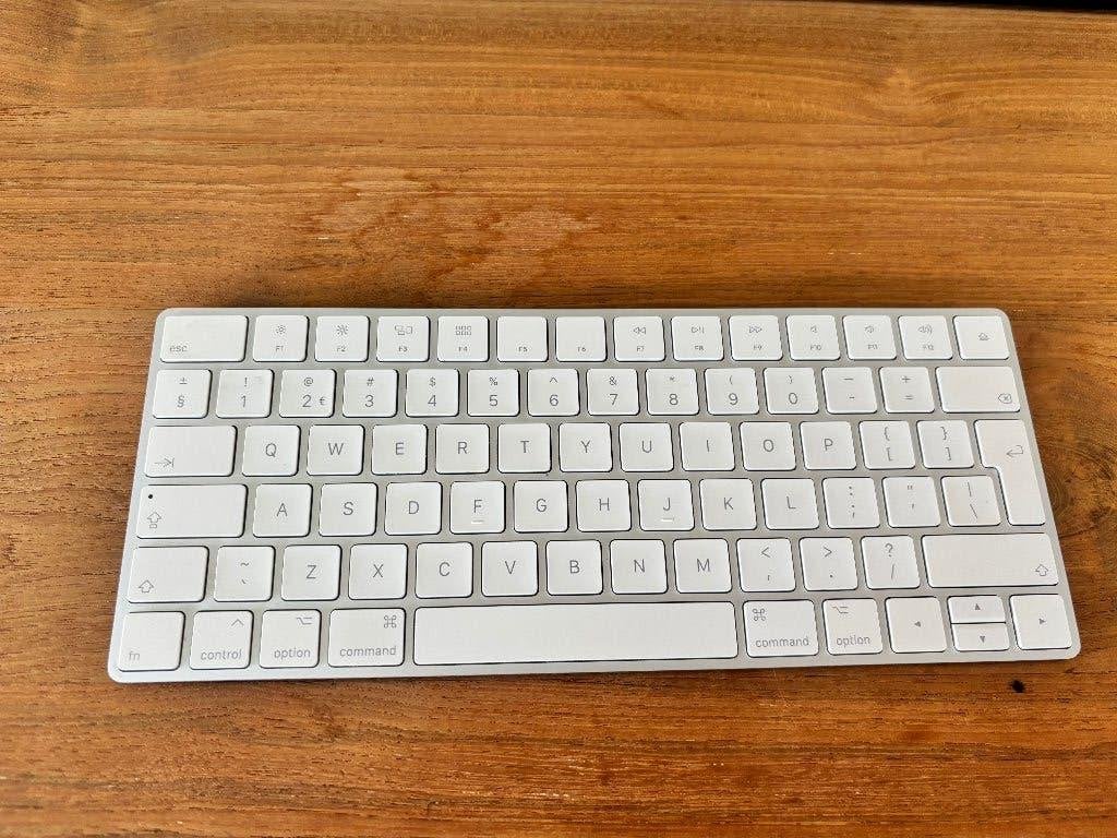 Apple Magic Keyboard 2 + gratis defecte Magic Mouse 2, Ophalen, Oplaadbaar, Zo goed als nieuw, Draadloos