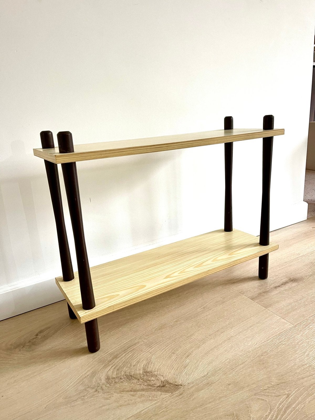 Vintage stokkenkastje met lichte houten planken, Ophalen, Gebruikt