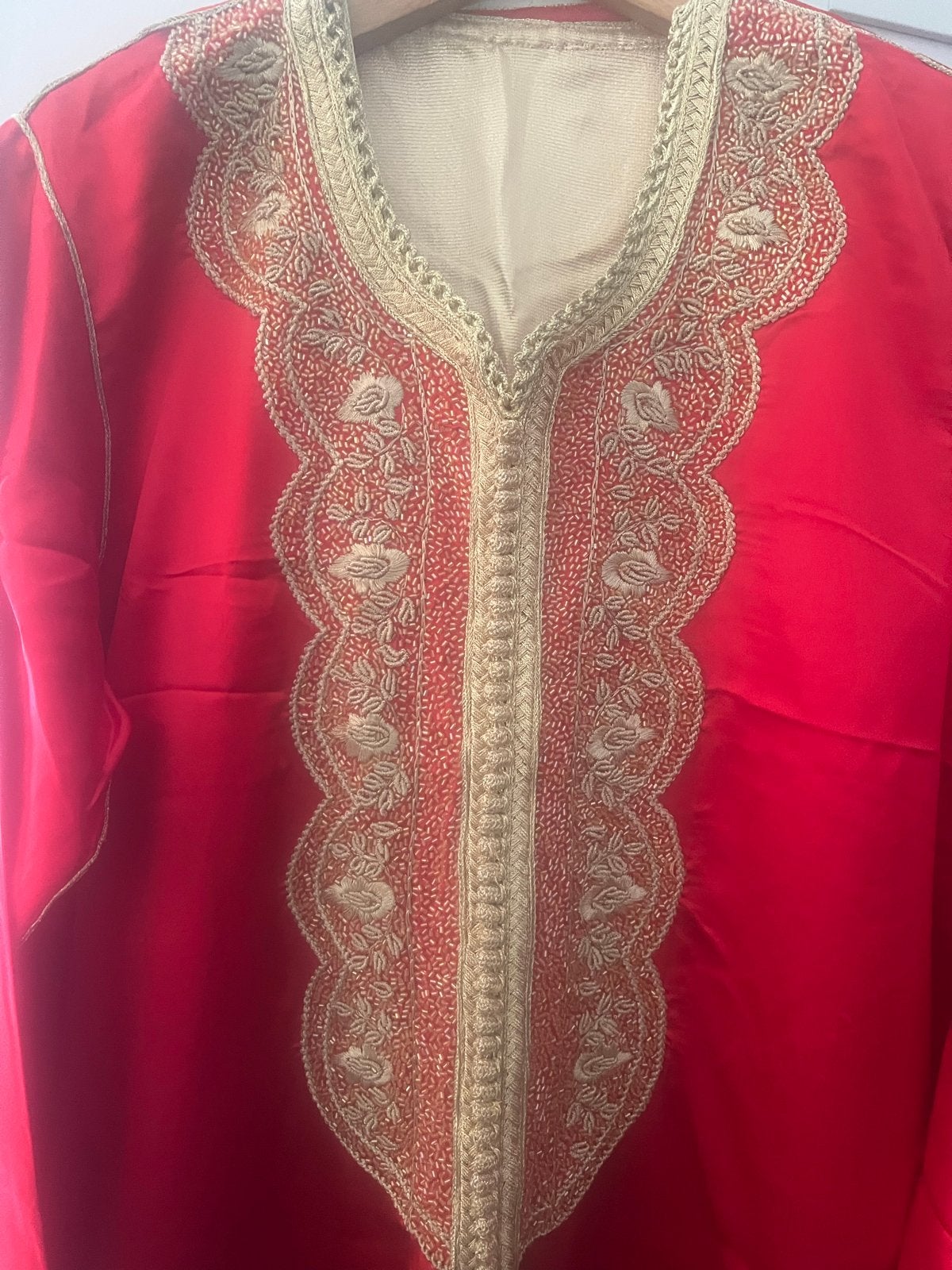 Prachtige rode kaftan met gouden borduursels, Maat 38/40 (M), Ophalen of Verzenden, Zo goed als nieuw, Rood