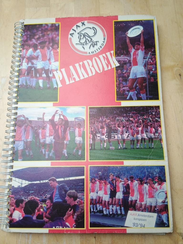 Ajax plakboek: Europa Cup 1 en kampioenschap '93/'94, Ophalen of Verzenden, Gelezen, Onbekend, Balsport
