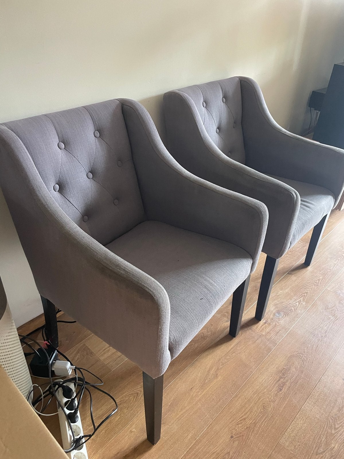 Vier grijze stoelen gratis af te halen vanaf eind augustus, Ophalen, Gebruikt, Twee, Stof