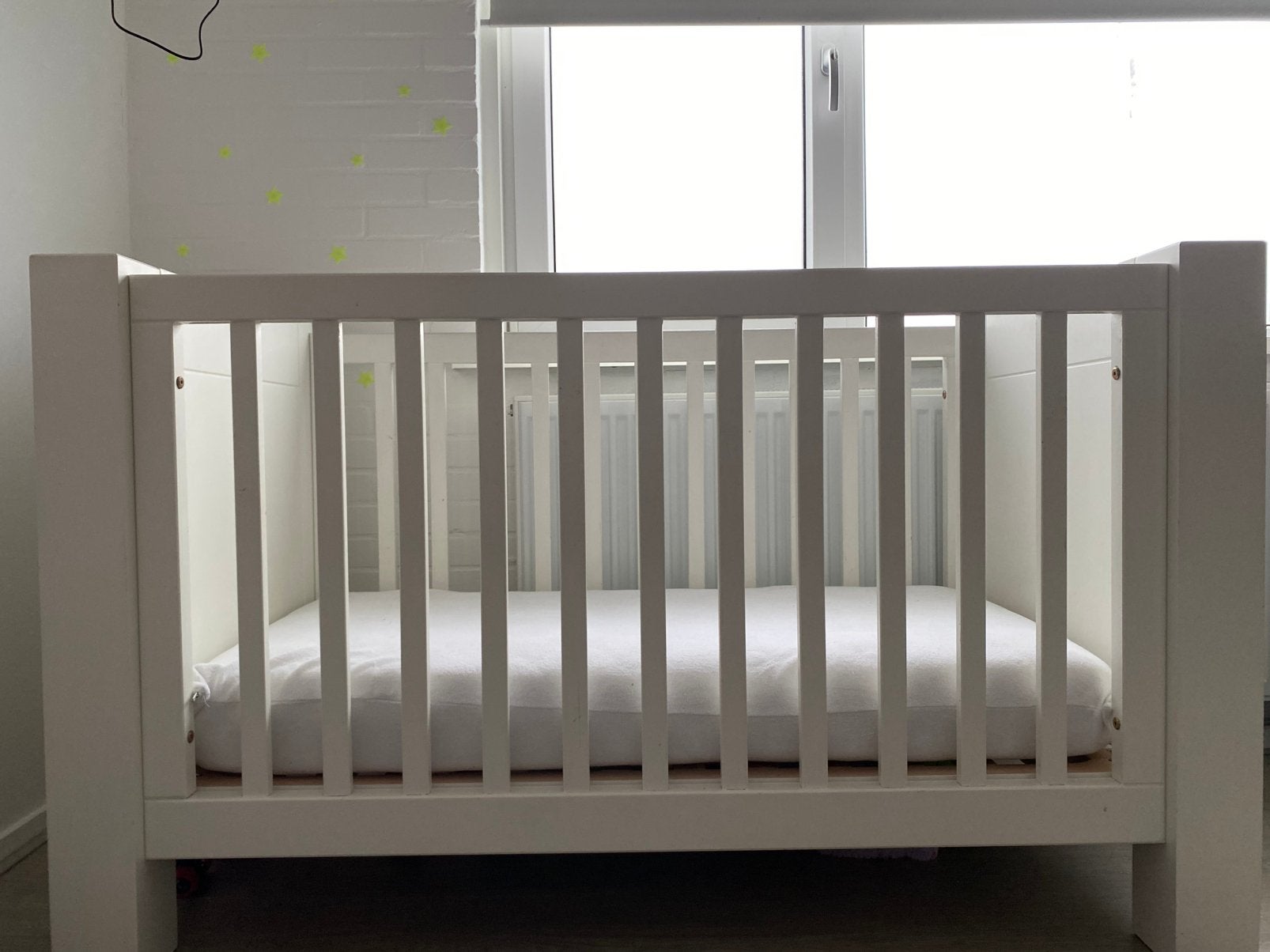 Babybedje met matras (massief hout), Ophalen, Zo goed als nieuw, Ledikant