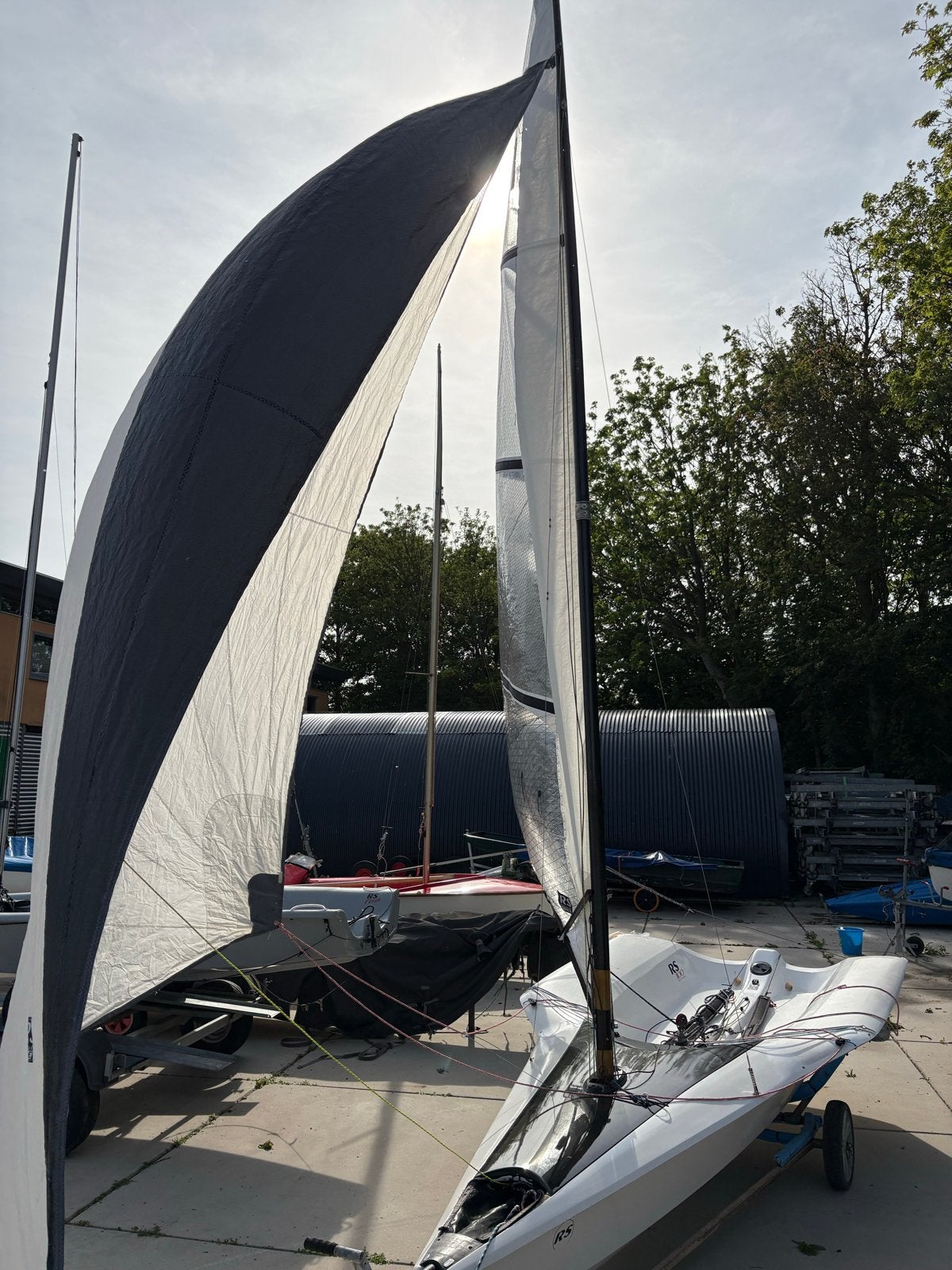 RS100 Zeilboot met Combitrailer en Veel Extra's, Ophalen, Gebruikt, 4 m, Composiet