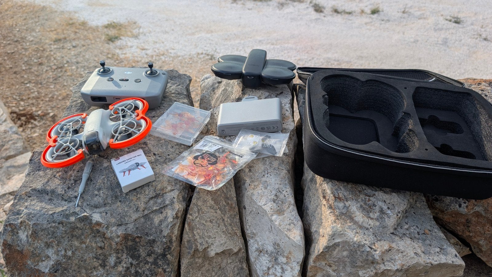DJI neo Drone Combo met accessoires, Cameradrone, Zo goed als nieuw, DJI, 1 tot 5 kilometer