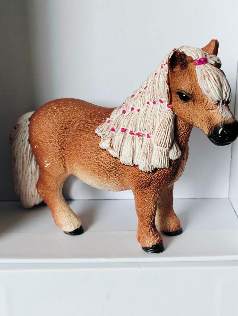 Schleich Pony met Vlechtjes - Speelfiguur Paard, Ophalen of Verzenden, Zo goed als nieuw