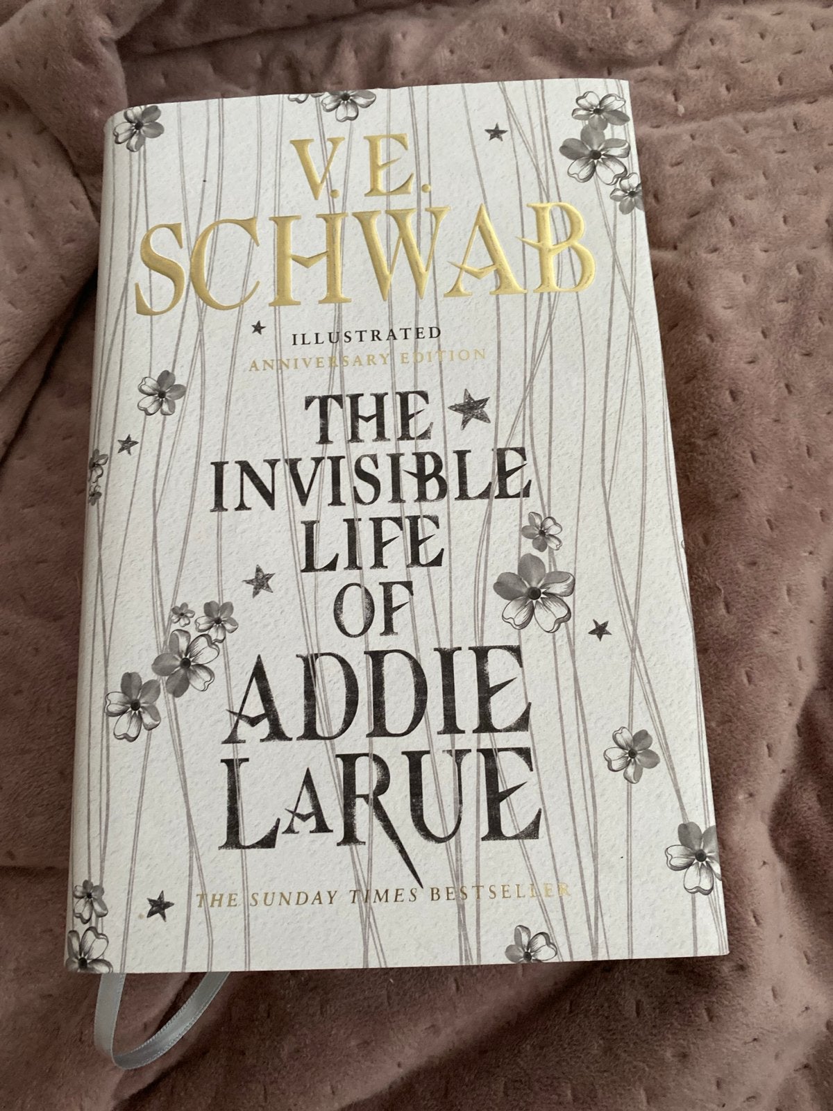The Invisible Life of Addie LaRue - Geïllustreerd, Ophalen of Verzenden, Zo goed als nieuw, Europa overig