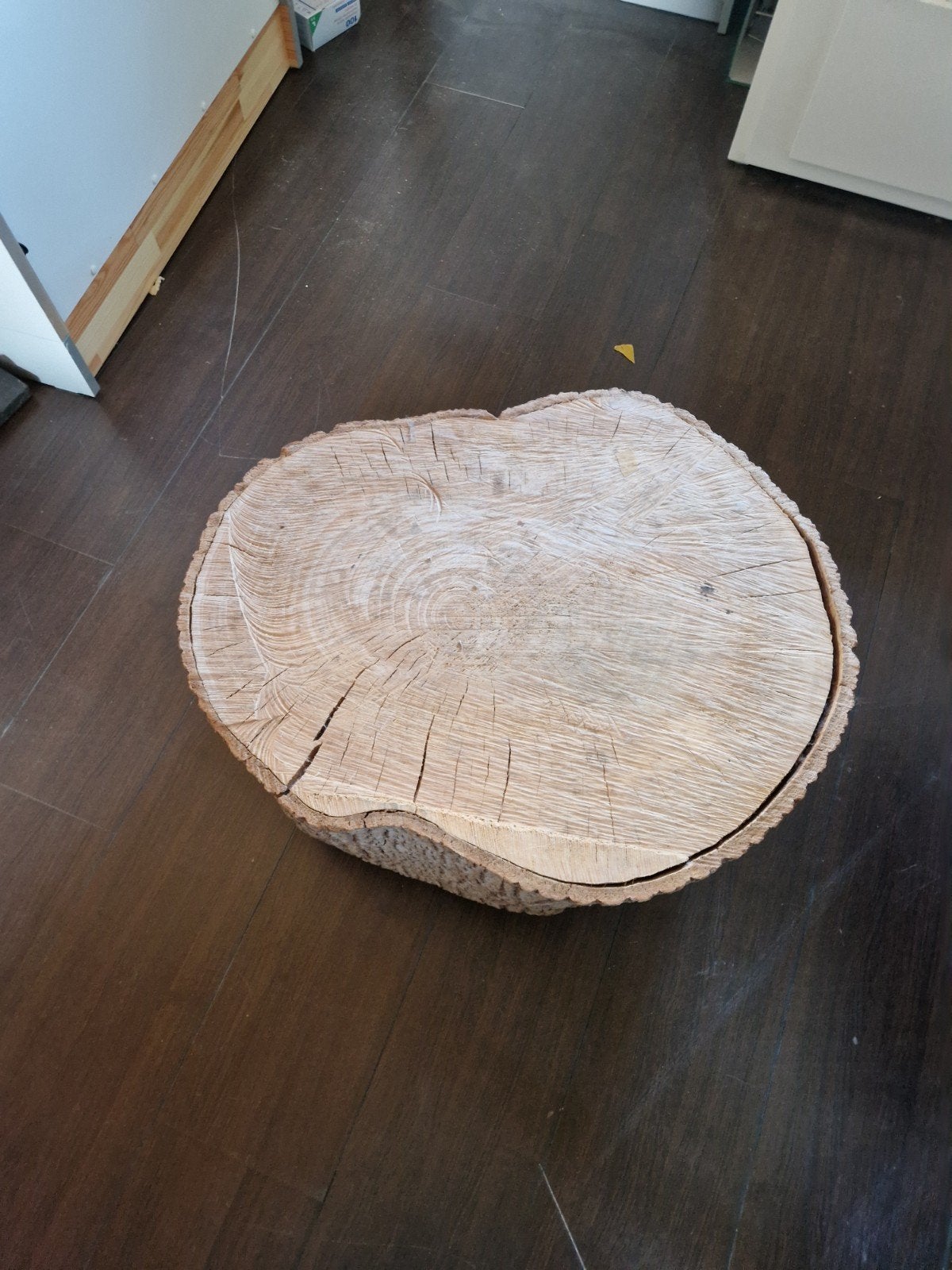 Houten Boomstronk Bijzettafel op Zwenkwielen, Huis en Inrichting, Minder dan 45 cm, Gebruikt, Rond, Rustiek, Natuurlijk