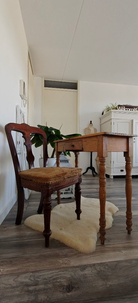 Antieke houten sidetable / bureau met bijpassende stoel, Antiek en Kunst, Antiek | Meubels | Tafels, Ophalen