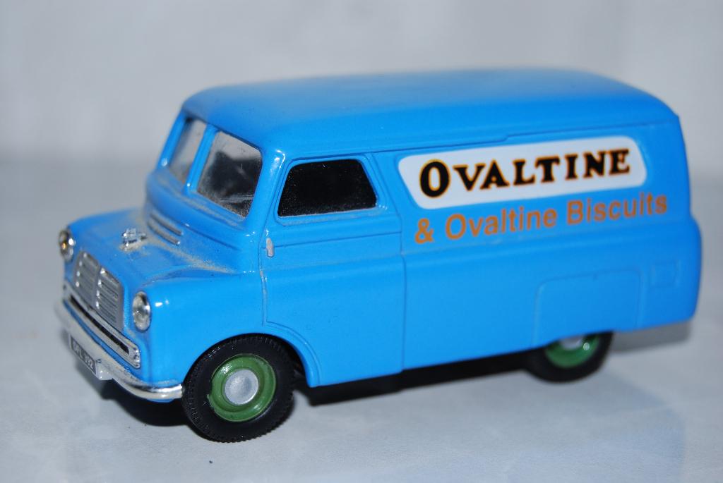 Corgi Bedford 10 12 CWT Van Ovaltine, Ophalen of Verzenden, Zo goed als nieuw, Auto, Corgi