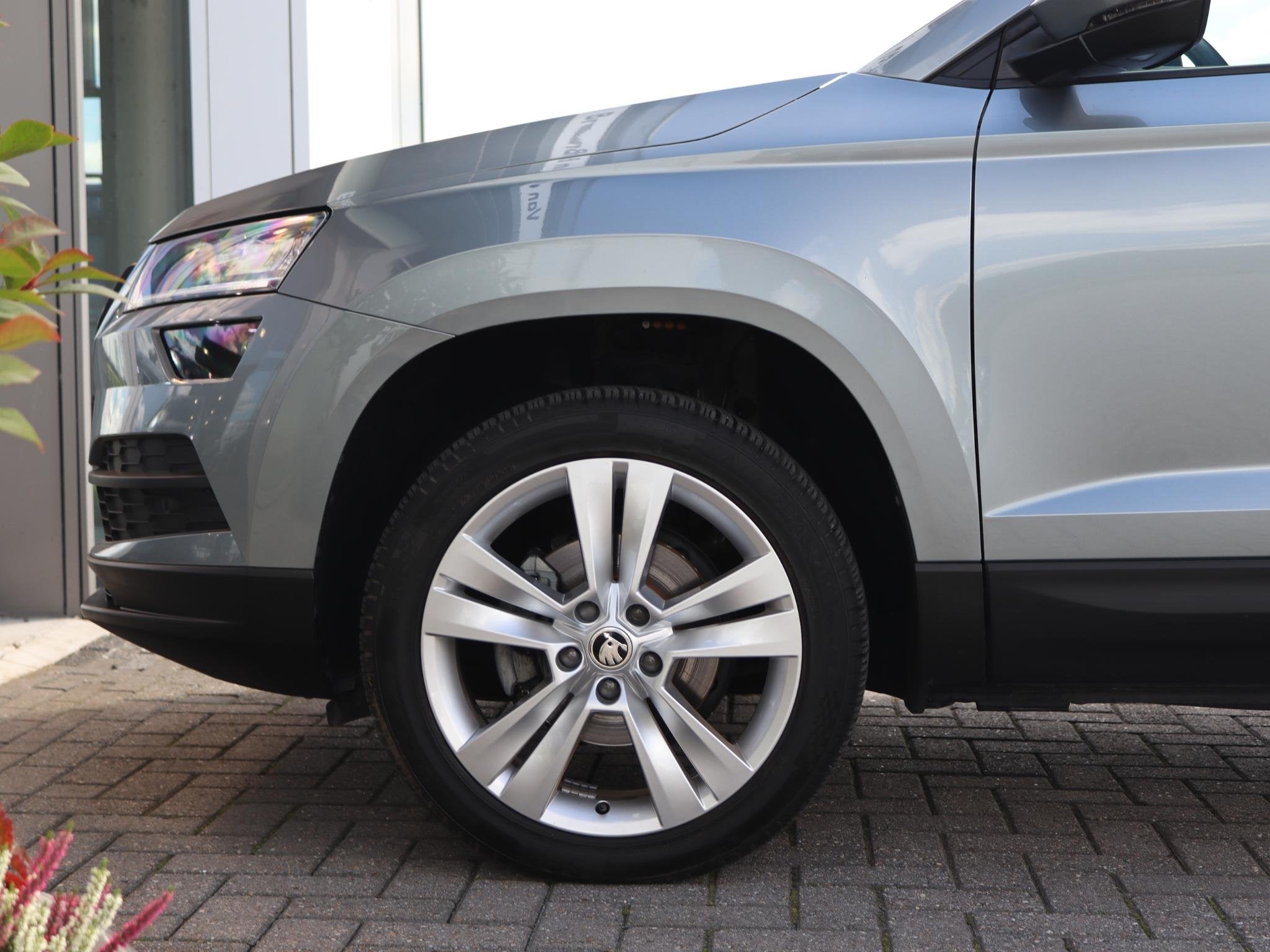 Skoda Karoq 1.5 TSI 150 pk DSG ACT Style | SmartLink | LED |, Auto's, Stof, 4 cilinders, 150 pk, Karoq