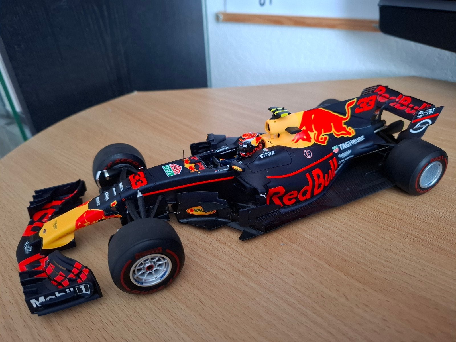 Max Verstappen Red Bull RB13 2017 Maleisië GP Spark 1:18, Hobby en Vrije tijd, Modelauto's | 1:18, Ophalen of Verzenden, Zo goed als nieuw