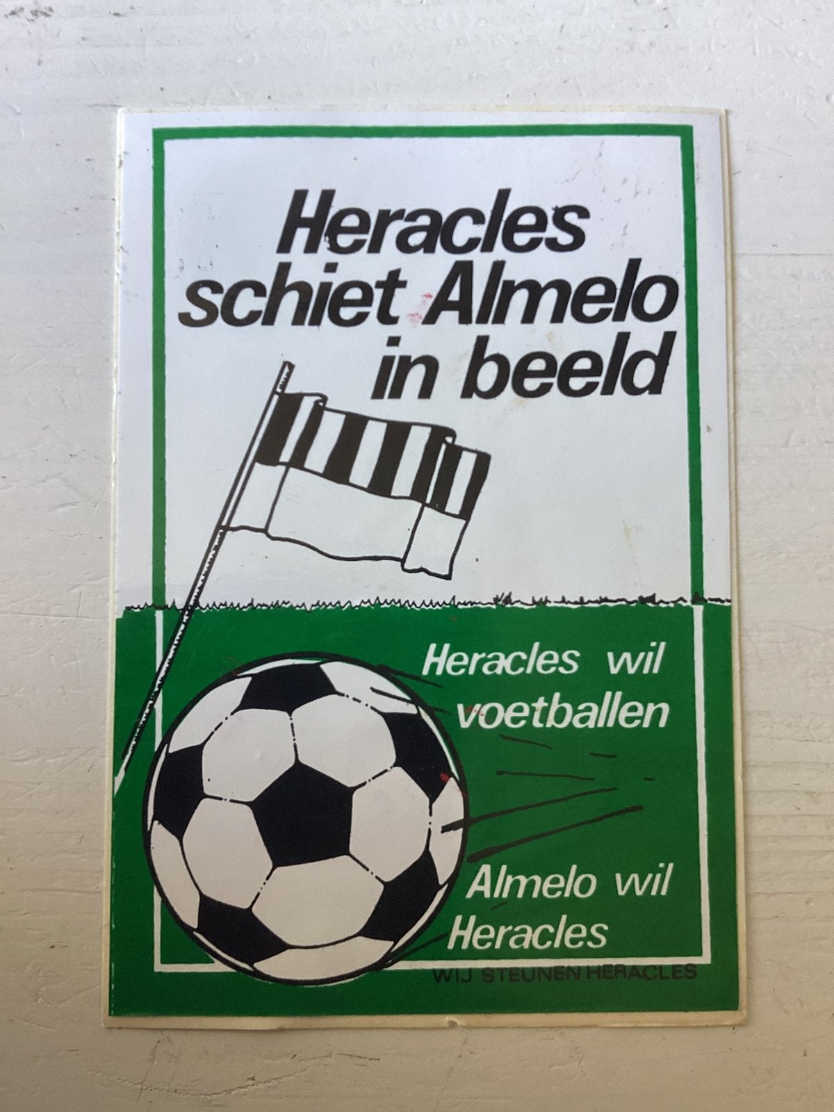 Sticker Heracles Almelo, Verzamelen, Verzenden, Zo goed als nieuw, Overige binnenlandse clubs, Poster, Plaatje of Sticker