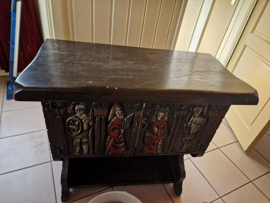 Antieke houten kast met houtsnijwerk, Antiek en Kunst, Ophalen