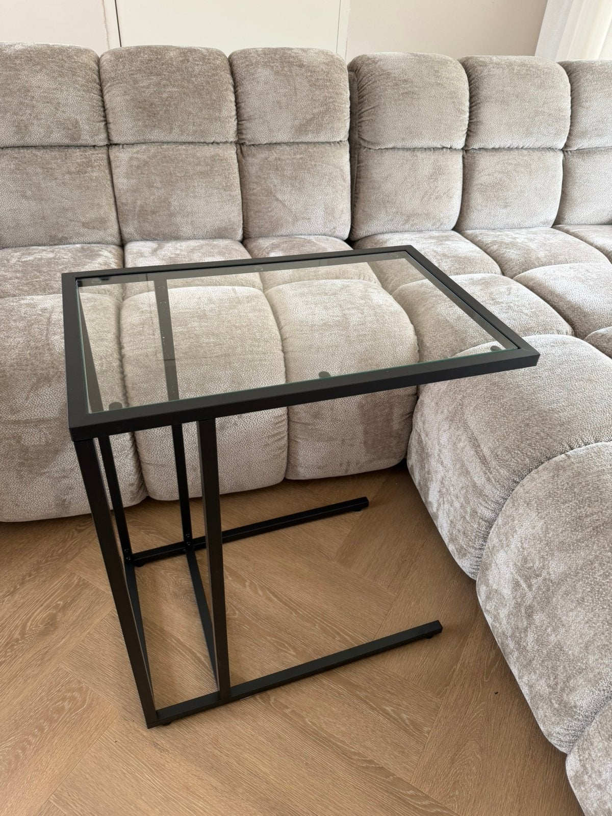 IKEA VITTSJÖ laptophouder - Zwart metaal met glas NIEUW, Ophalen, Metaal of Aluminium, 55 tot 75 cm, Zo goed als nieuw