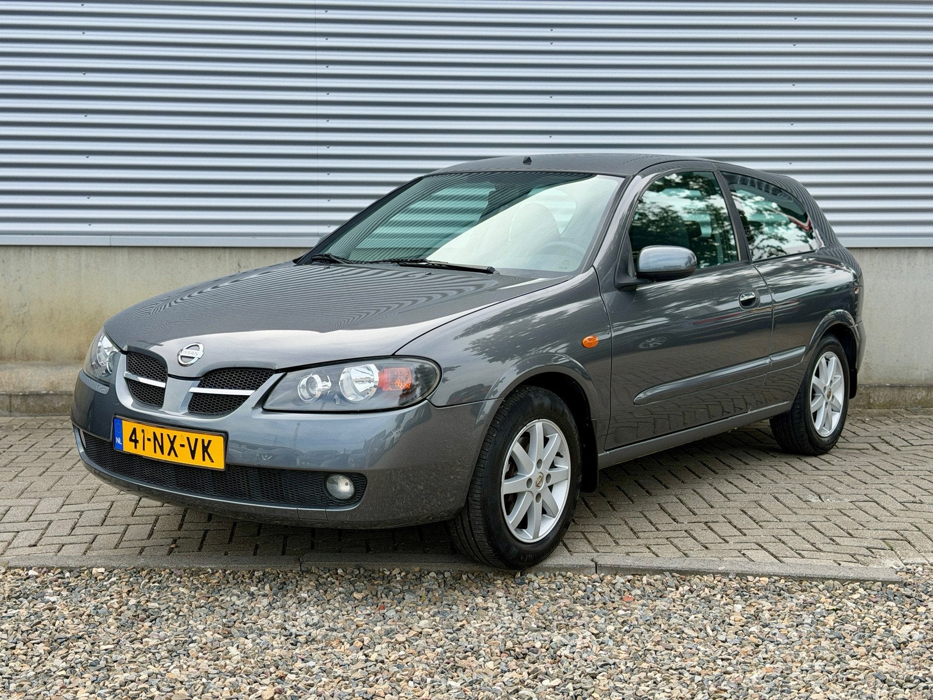 Nissan Almera 1.5 Acenta [ ecc,lmv,trekhaak ], Auto's, Nissan, Dealer onderhouden, Zwart, 4 cilinders, 49 €/maand