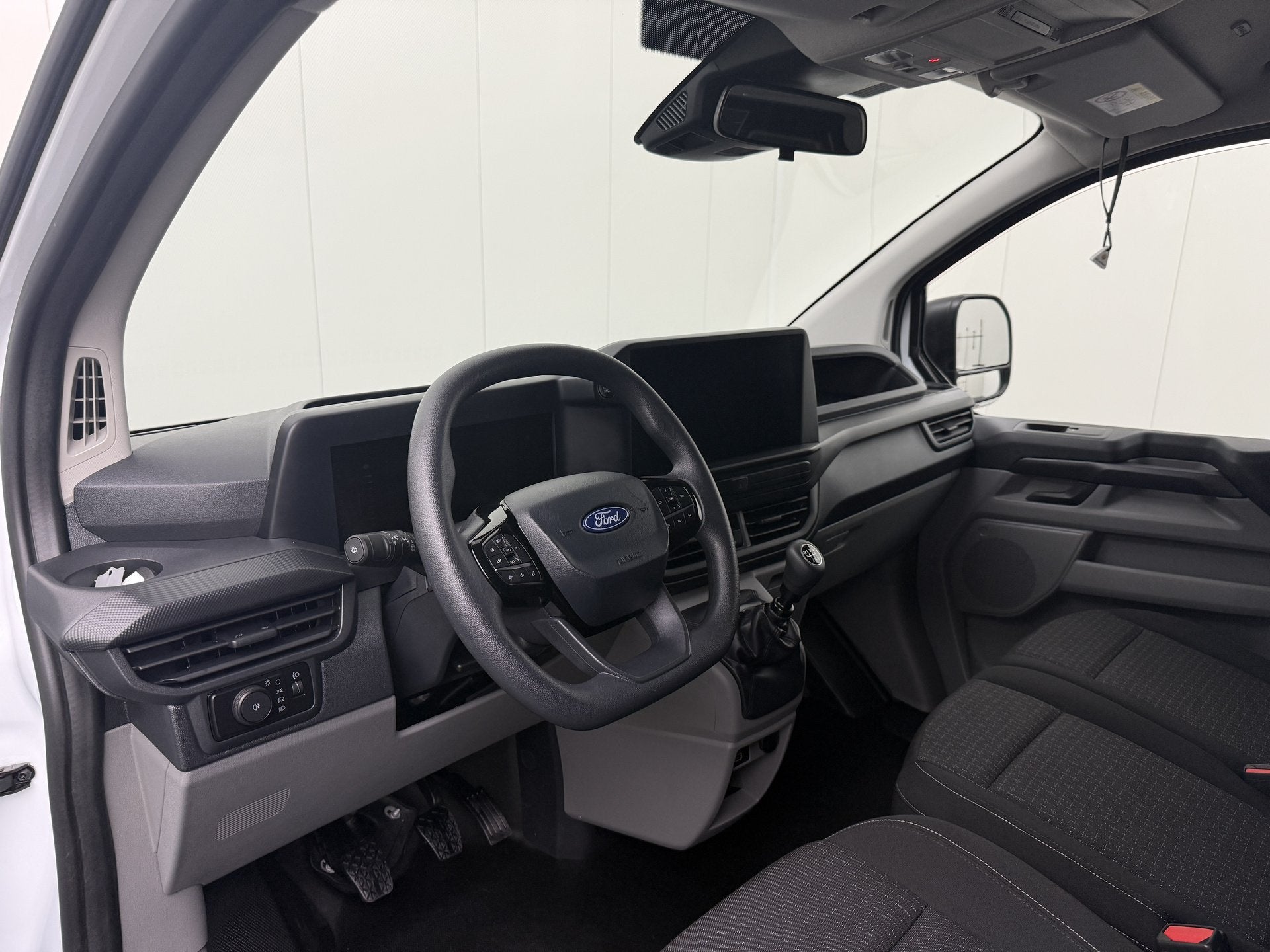 Ford Transit Custom 2.0TDCi 136PK Business | Digital Cockpit, Voorwielaandrijving, Gebruikt, Wit, 14 km/l