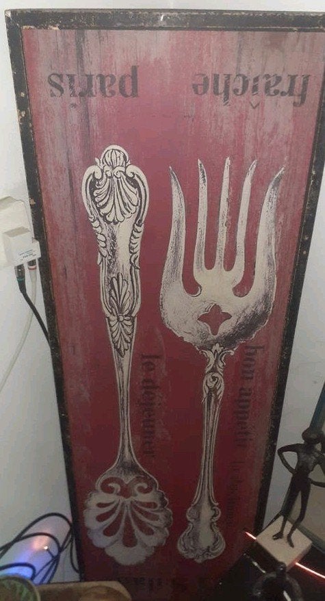 Vintage wanddecoratie: Bestek met Franse tekst, Huis en Inrichting, Gebruikt, Rood, Hout, Vintage
