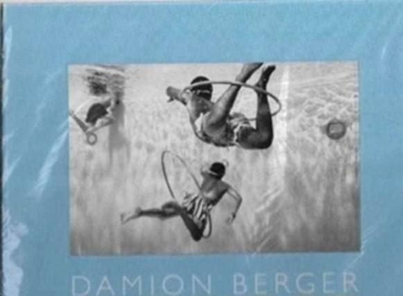 Damion Berger In the deep end (in plastic), Boeken, Kunst en Cultuur | Fotografie en Design, Nieuw, Fotografen, Ophalen of Verzenden