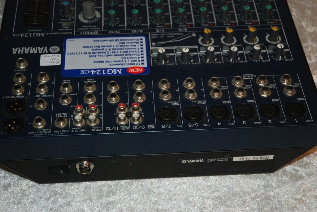 Yamaha MG124CX mengpaneel  12 kanalen met voeding <26260928>, Gebruikt, ., Drums of Percussie, Ophalen of Verzenden