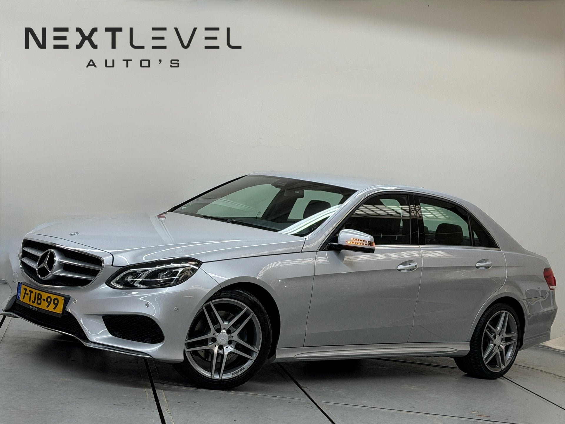 Mercedes-Benz E-klasse 200 Ambition Avantgarde Sedan AUT NAP, Auto's, Automaat, Achterwielaandrijving, Gebruikt, 4 cilinders
