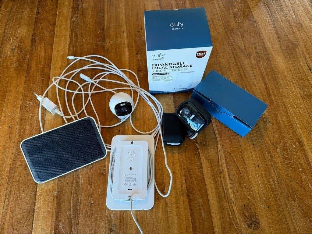 Eufy beveiligingsset: HomeBase 3 + 2TB SSD, 3x Camera, Ophalen of Verzenden, Zo goed als nieuw