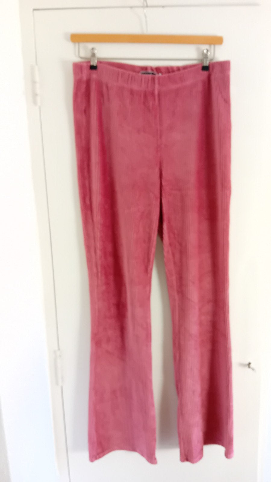 Costes velvet rib broek flared oudroze 44, Kleding | Dames, Maat 42/44 (L), Ophalen of Verzenden, Zo goed als nieuw, Costes