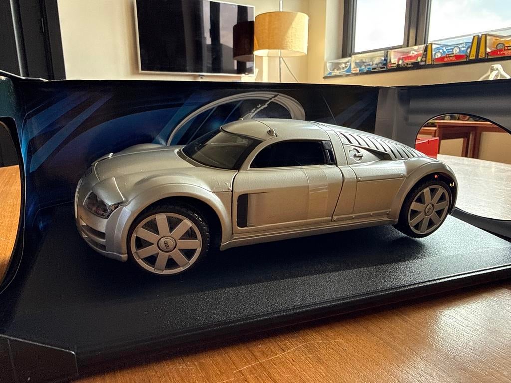 Audi Rosemeyer Concept Modelauto - Zilver, Hobby en Vrije tijd, Modelauto's | 1:18, Zo goed als nieuw, Ophalen of Verzenden