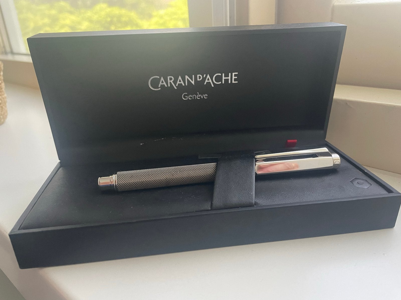 Caran d’Ache Varius Ivanhoe zilveren vulpen - Zo goed als ni, Verzamelen, Pennenverzamelingen, Overige merken, Met doosje, Ophalen of Verzenden