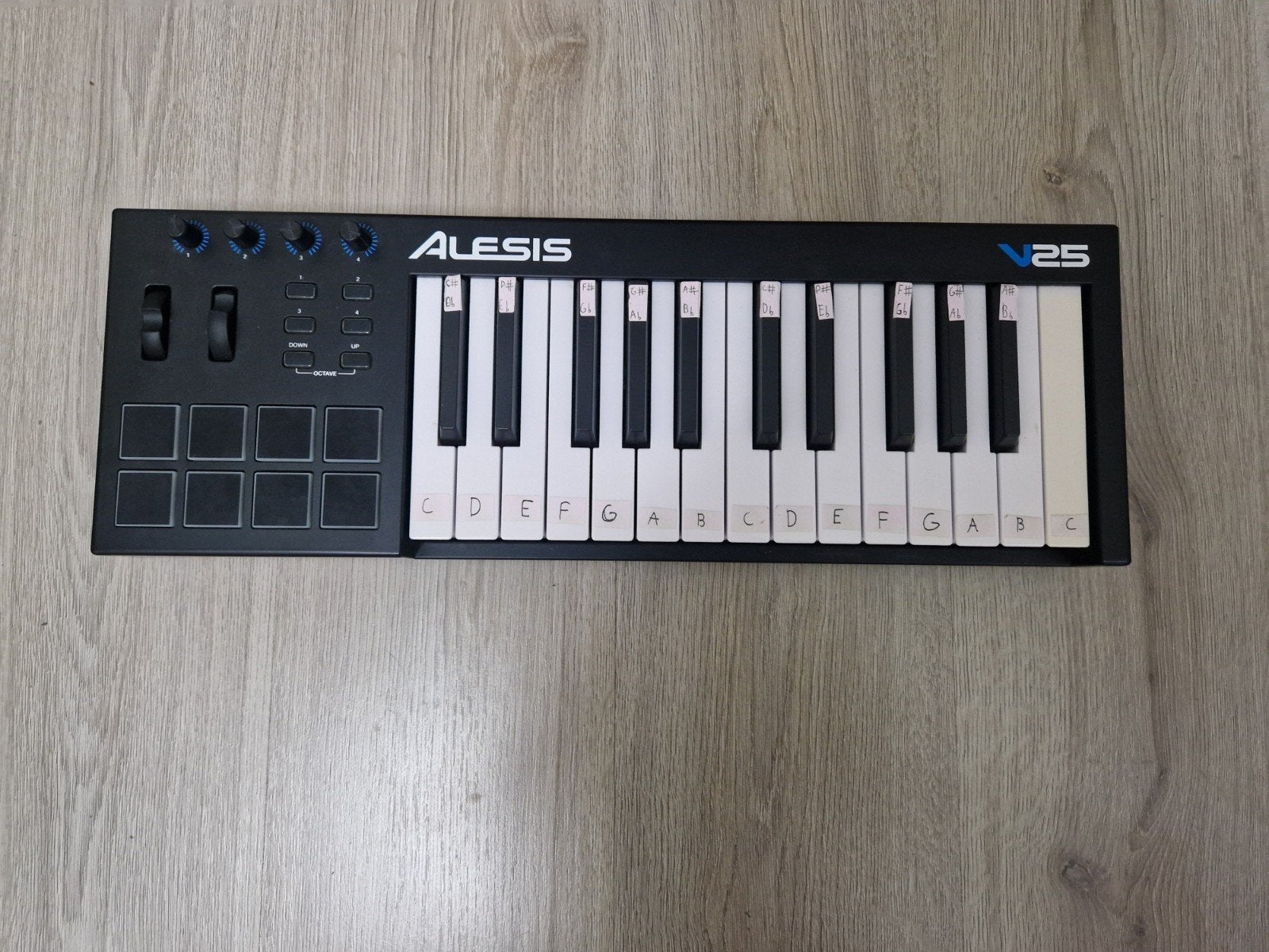 Alesis V25 midi keybord, Ophalen, Zo goed als nieuw