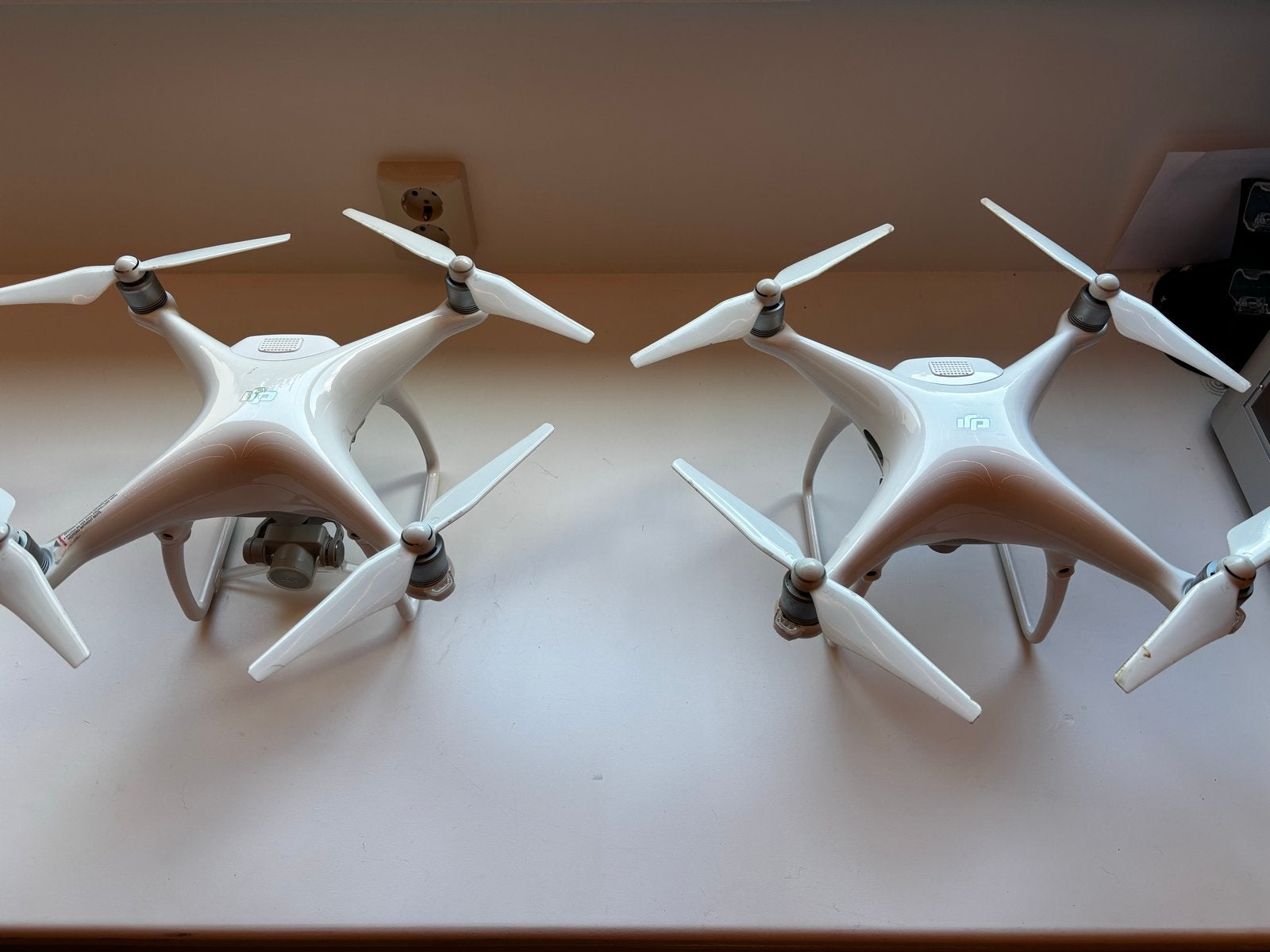 DJI Phantom 4 en 4 Pro Drones met accessoires, Gebruikt, Extra accu('s), 5 tot 10 kilometer, DJI