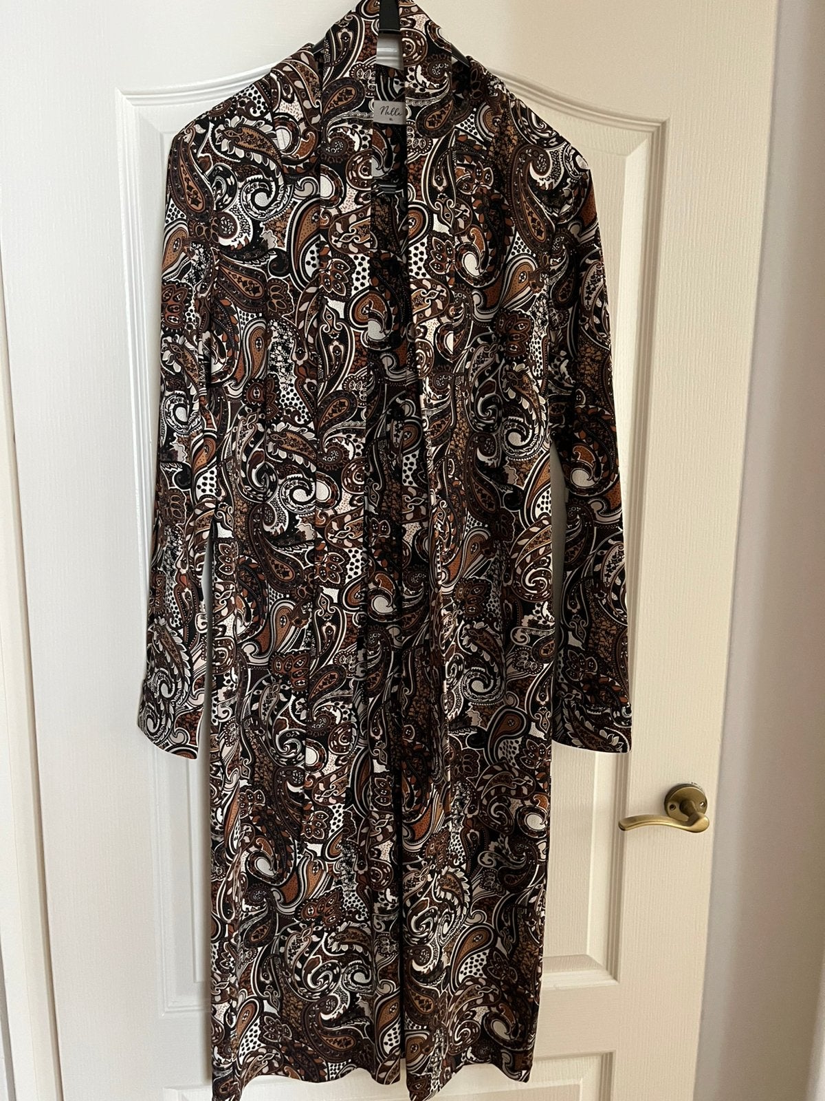 Mooie nieuwe jurk, Ophalen of Verzenden, Zo goed als nieuw, Maat 46/48 (XL) of groter, Onder de knie