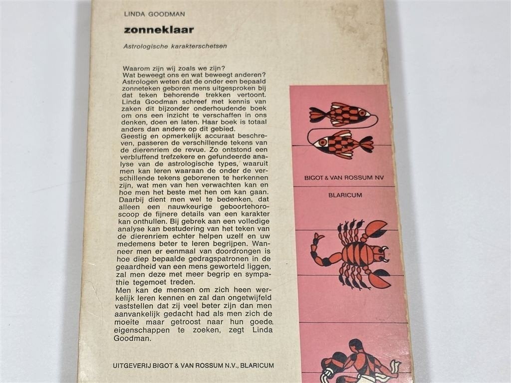 Zonneklaar — Astrologie per Sterrenbeeld 420p Goodman 1970, Boeken, Esoterie en Spiritualiteit, Ophalen of Verzenden, Gelezen