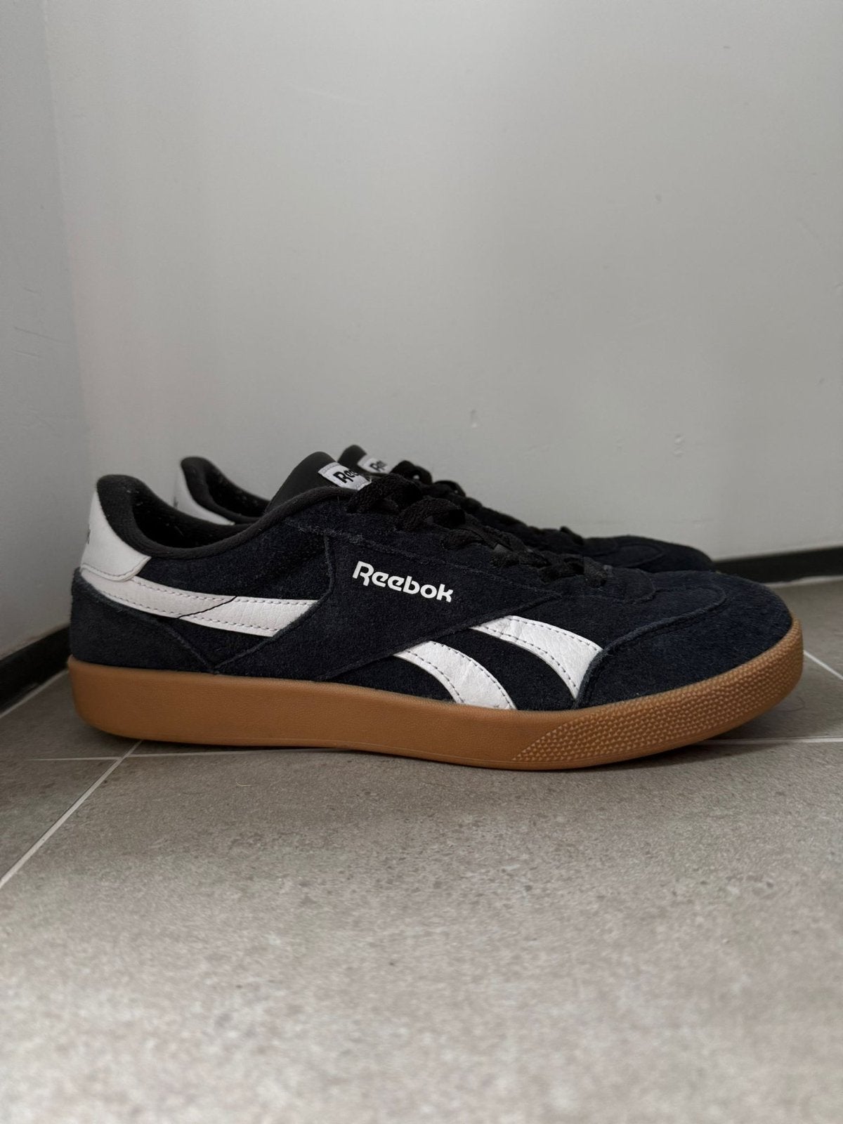 Reebok Smash Edge Zwarte Sneakers Maat 44 (US 10.5), Ophalen, Zo goed als nieuw, Zwart, Sneakers of Gympen